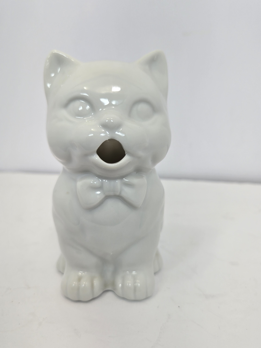 Pier 1 Imports Vintage Cat-shaped Creamer Pitcher White Glazed Ceramic/Porcelain - Picture 6 of 6
